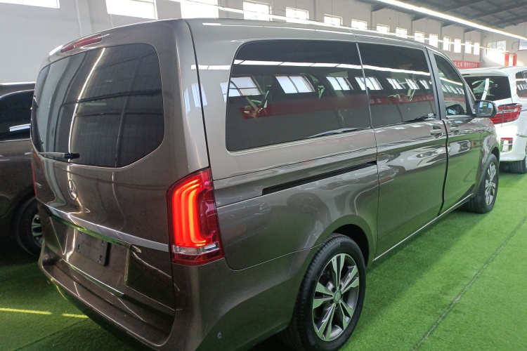 奔驰V级 2017款 V 260 领航版车身外观6005