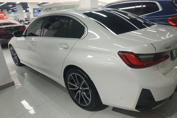 宝马3系 2025款 325Li M运动套装车身外观4