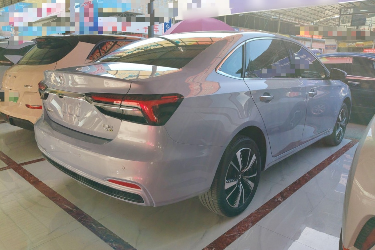 飞凡汽车 飞凡ER6 2020款 620km 智享版车身外观7