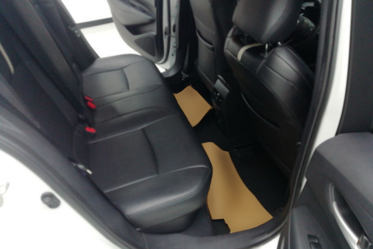 丰田 雷凌 2022款 双擎 1.8H E-CVT领先版中控内饰21