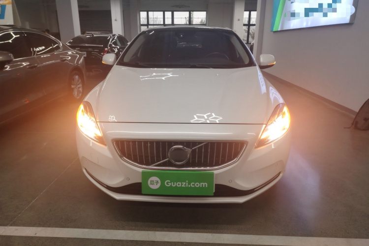 沃尔沃V40 2017款 T3 智雅版车身外观2