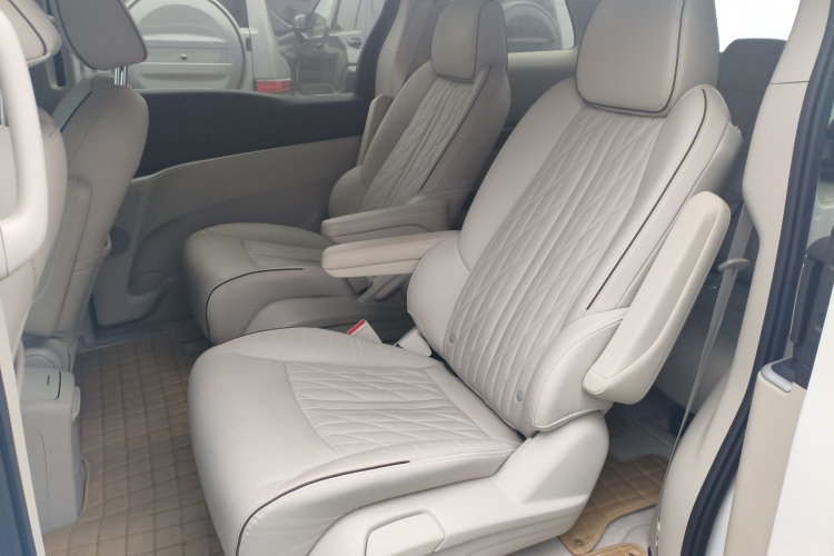 别克GL8 2023款 陆上公务舱 652T 豪华型中控内饰7004