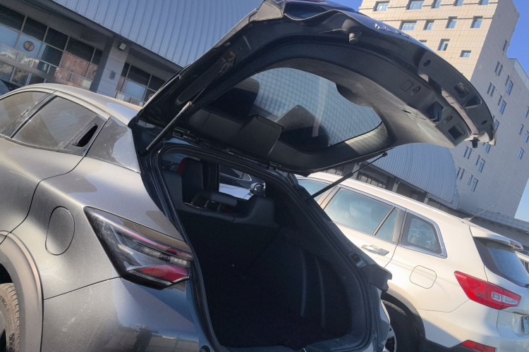 长安UNI-T 2020款 1.5T 尊贵型机舱底盘23