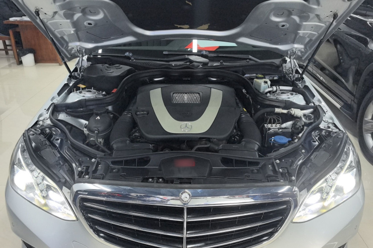 奔驰E级 2014款 改款 E 300 L机舱底盘24