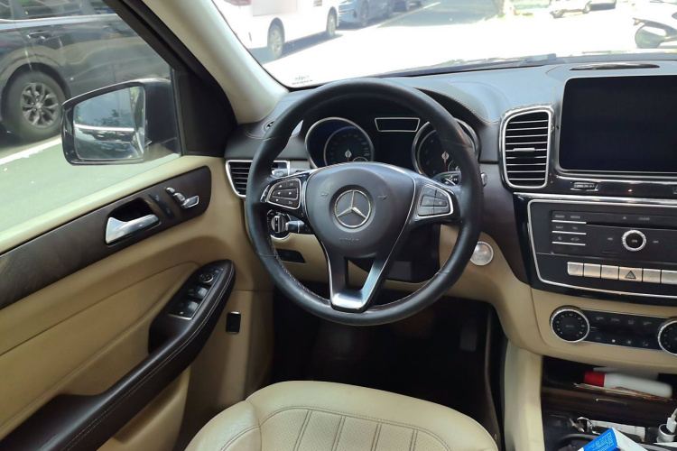 奔驰GLE 2017款 GLE 400 4MATIC局部细节13