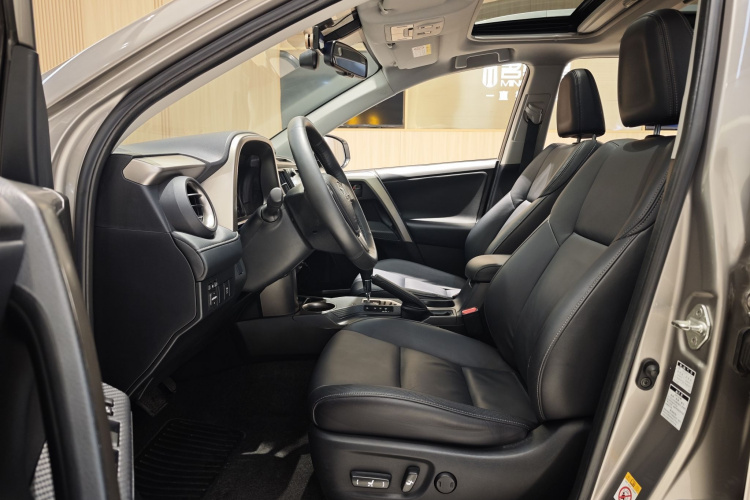 丰田 RAV4荣放 2015款 2.5L 自动四驱精英版局部细节19