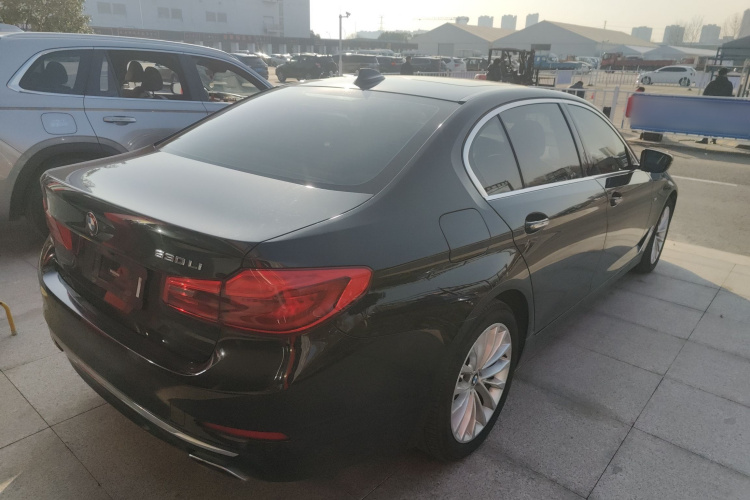 宝马5系 2018款 改款 530Li 领先型 豪华套装车身外观7