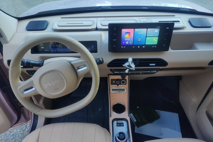 吉利汽车 2023款 熊猫mini 200km 耐力熊中控内饰7003