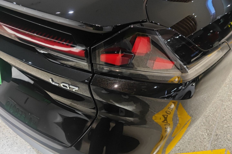 深蓝汽车 深蓝L07 2025款 530Ultra乾崑智驾ADS SE纯电版车身外观6001