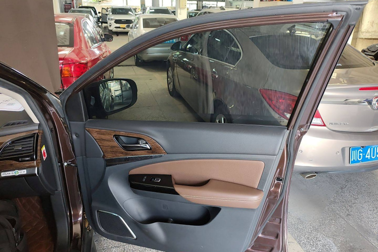 比亚迪S7 2016款 2.0T 自动尊贵型Plus中控内饰7005