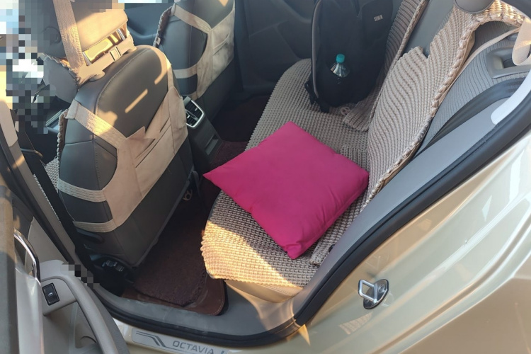 斯柯达 明锐 2015款 1.6L 手动逸杰版中控内饰21