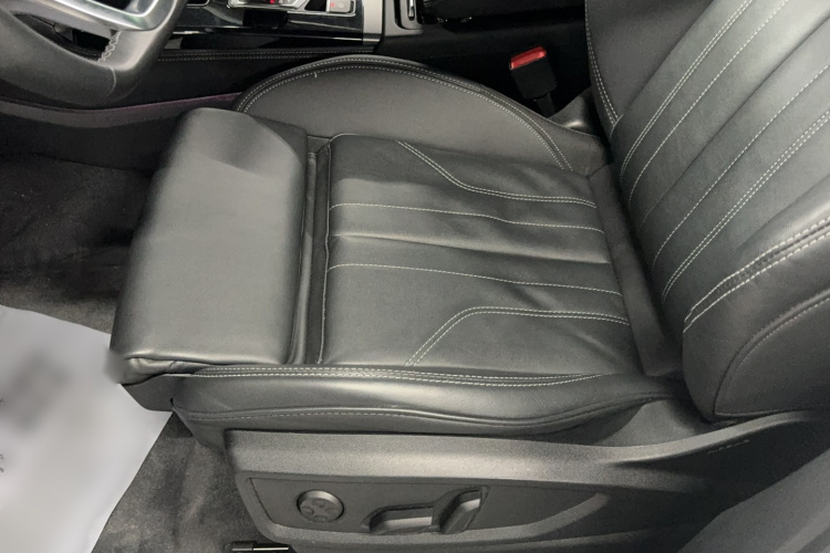 奥迪Q5L 2022款 40T 豪华动感型中控内饰7004