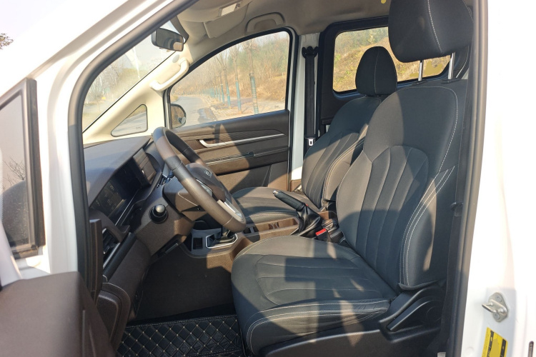 BAW北汽制造 锐胜王牌M7 2023款 1.6L 标轴创富型 7座中控内饰19