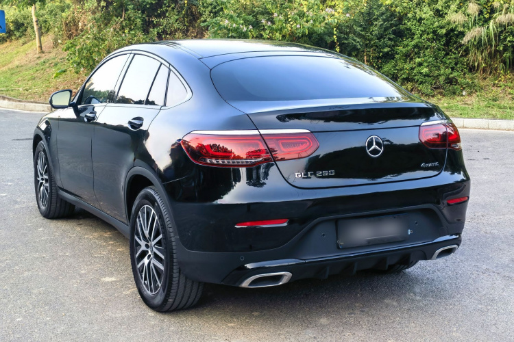 奔驰GLC轿跑 2022款 改款 GLC 260 4MATIC 轿跑SUV车身外观6002