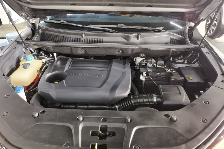 长安CS75 PLUS 2022款 第二代 2.0T 自动尊贵型机舱底盘24