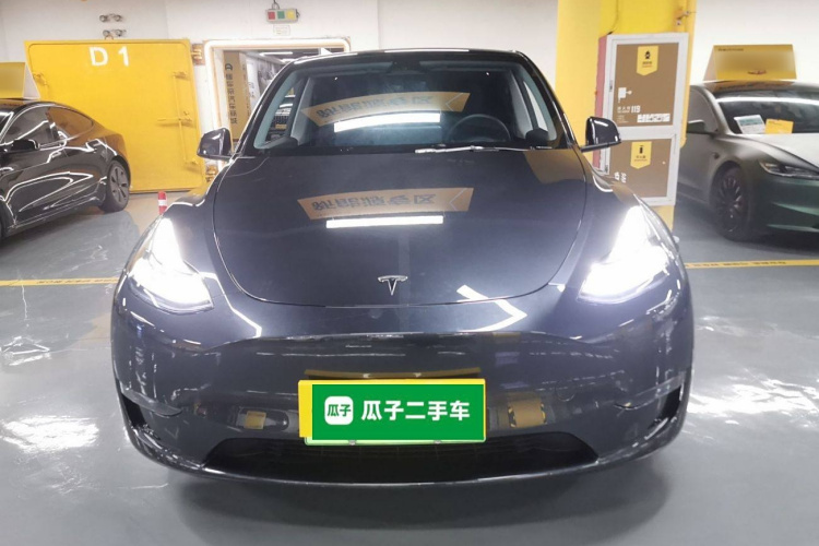 特斯拉 Model Y 2024款 长续航全轮驱动版车身外观2