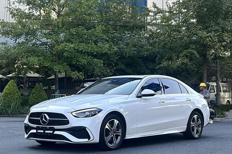 奔驰C级 2022款 改款 C 200 L 运动版车身外观1