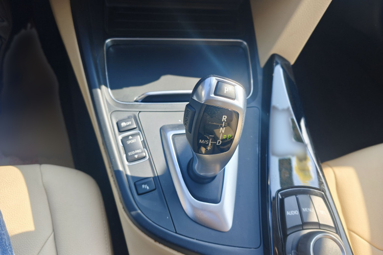 宝马3系 2017款 320Li 时尚型局部细节18