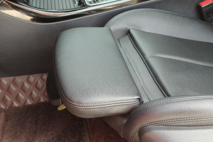 宝马1系 2018款 118i 运动型中控内饰7006