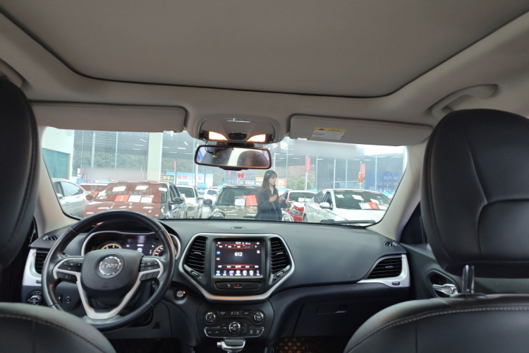 Jeep 自由光 2020款 2.0L 两驱经典运动版中控内饰22