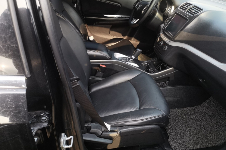 道奇 酷威 2015款 2.0TD 四驱尊尚版局部细节41