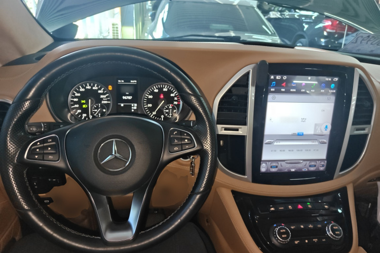 奔驰 威霆 2018款 2.0T 商务版 国VI中控内饰12