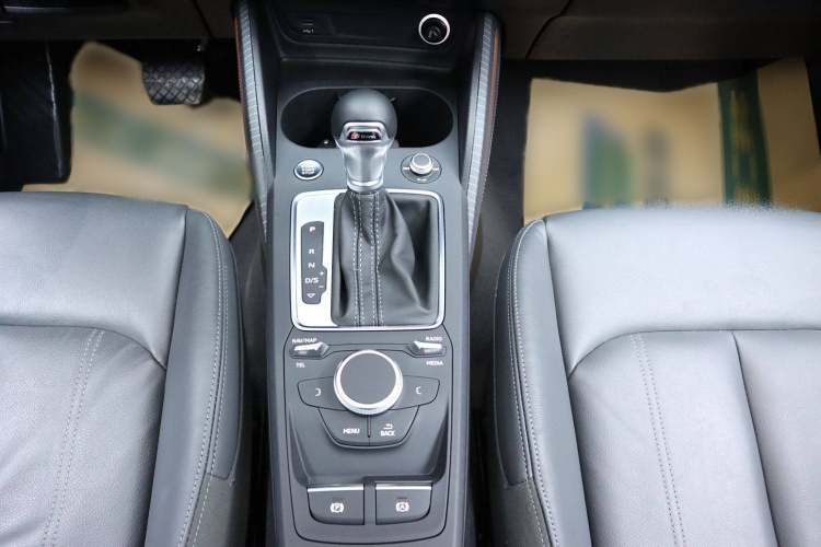 奥迪Q2L 2022款 35 TFSI 时尚致雅型局部细节18