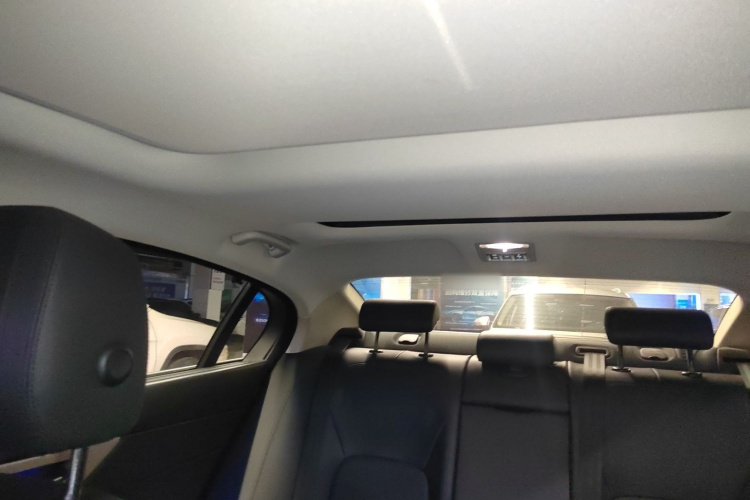 捷豹XEL 2018款 2.0T 250PS 奢华版中控内饰22