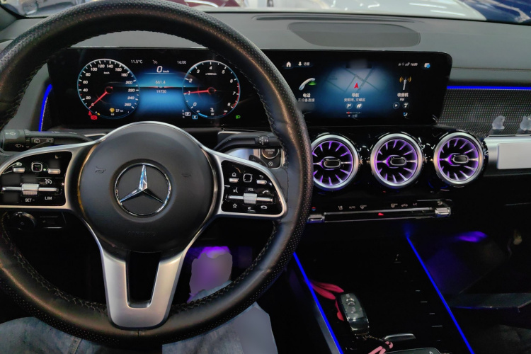 奔驰GLB 2022款 GLB 220 动感型中控内饰12