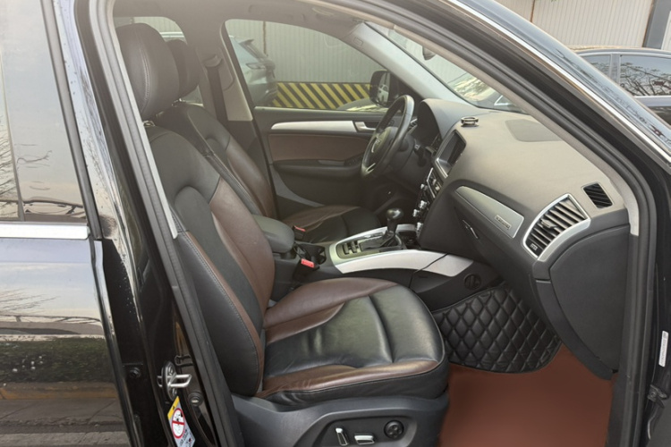 奥迪Q5 2017款 Plus 40 TFSI 技术型中控内饰7005