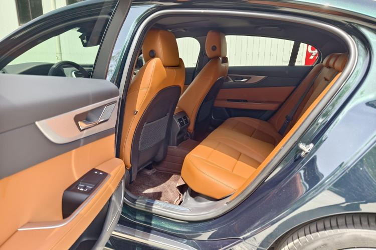 捷豹XEL 2024款 2.0T 250PS R-DYNAMIC S进取运动版中控内饰7006