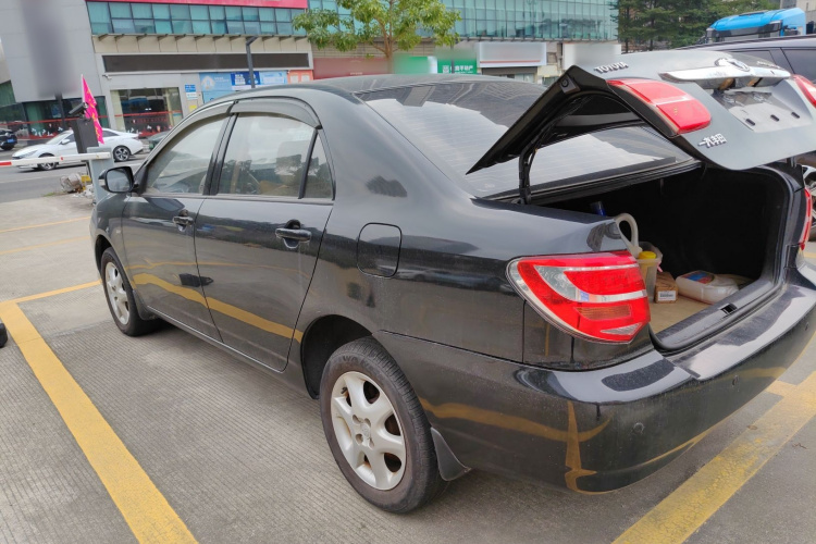 丰田 花冠 2013款 1.6L 自动豪华版车身外观4