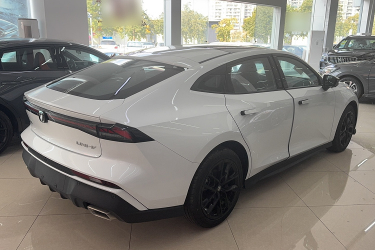 长安UNI-V 2024款 1.5T 尊贵型车身外观6003