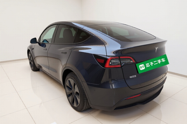 特斯拉 Model Y 2024款 后轮驱动版车身外观5