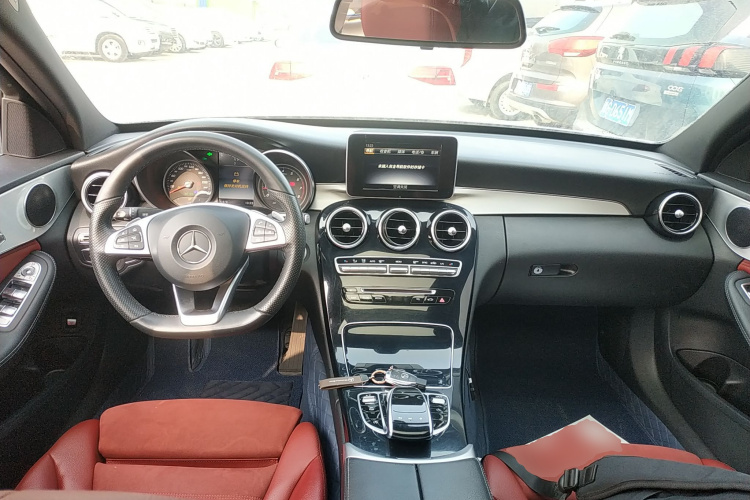 奔驰C级 2018款 C 200 运动版中控内饰12