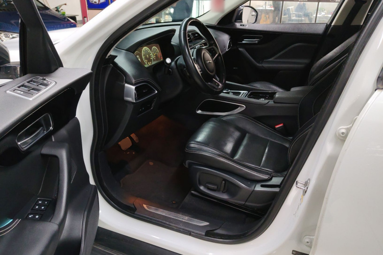 捷豹F-PACE 2016款 3.0 SC 四驱R-Sport运动版中控内饰7003