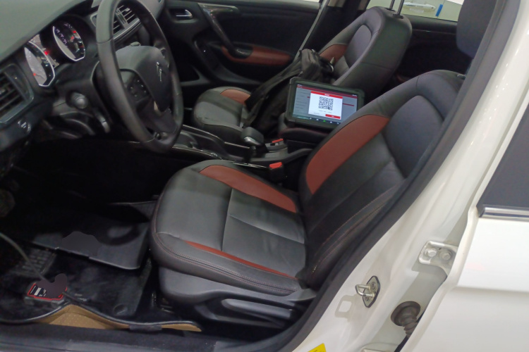 雪铁龙C3-XR 2015款 1.6THP 自动旗舰型中控内饰19