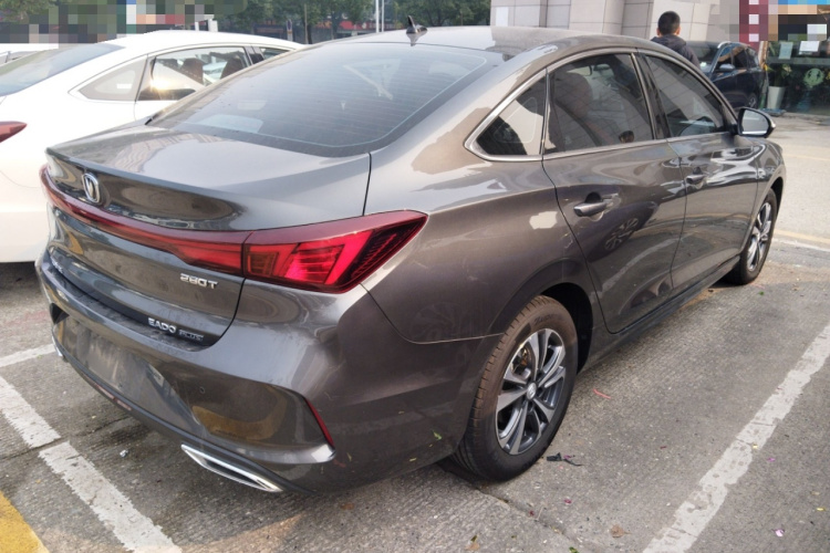 长安 逸动 2024款 PLUS 蓝鲸NE 1.4T GDI DCT高能版车身外观7