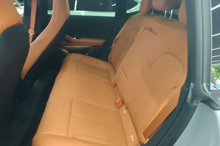 蔚来ET5 2022款 75kWh中控内饰7004