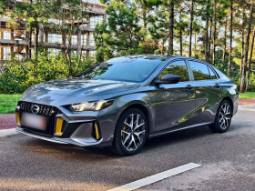 广汽传祺 影豹 2022款 270T DCT J16银河战机版