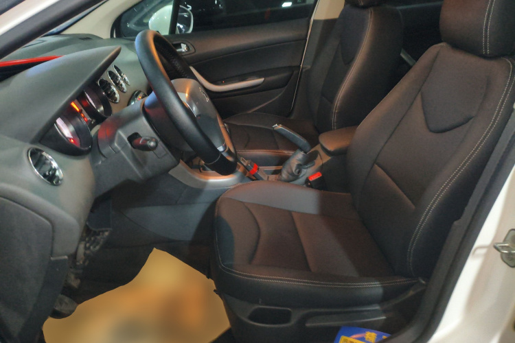 标致408 2013款 1.6L 手动舒适版局部细节19