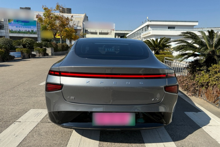 小鹏P7 2022款 670N+车身外观6004