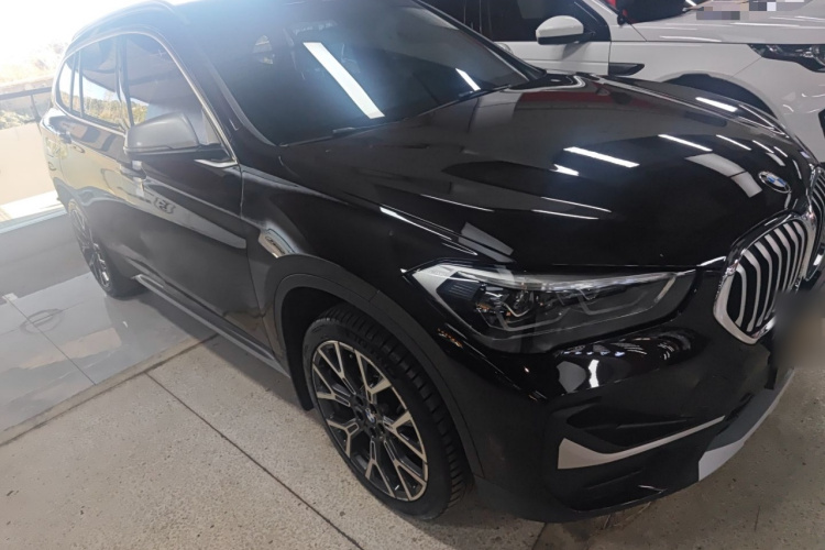 宝马X1 2021款 xDrive25Li 尊享型车身外观3