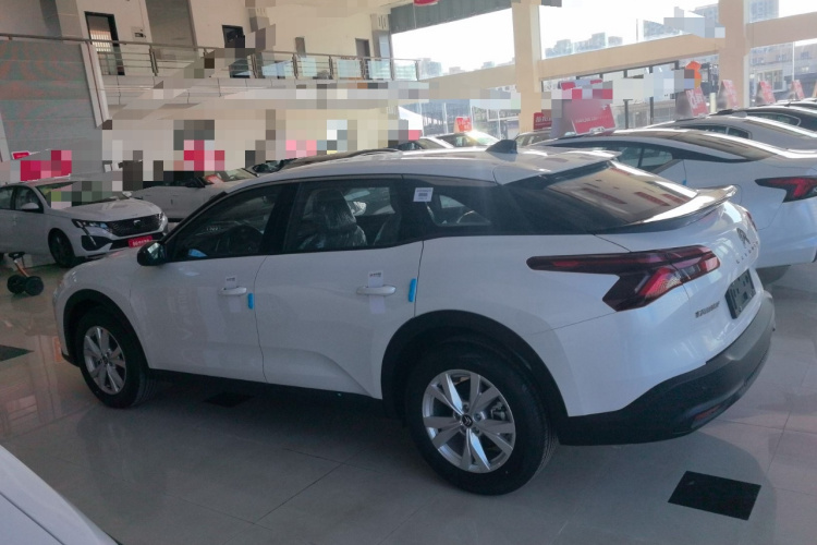 雪铁龙 凡尔赛C5 X 2025款 1.6T 海外版车身外观6005