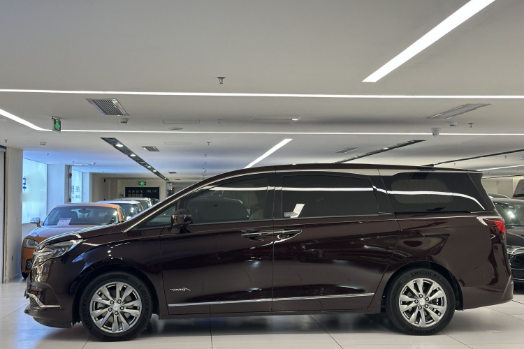 别克GL8 2020款 Avenir艾维亚 六座贤礼版车身外观6006