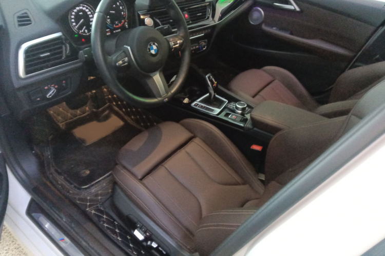 宝马1系 2022款 125i M运动曜夜版局部细节19