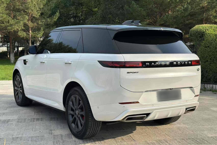 路虎 揽胜运动版 2024款 400PS Dynamic SE车身外观6002