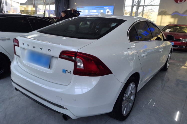 沃尔沃S60 2017款 S60L T4 智远版车身外观7