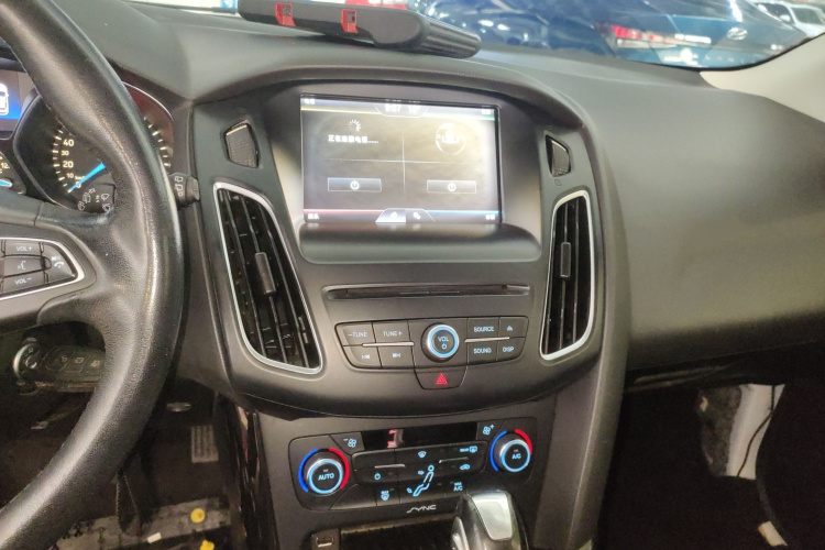 福特 福克斯 2015款 两厢 EcoBoost 180 自动精英型局部细节16