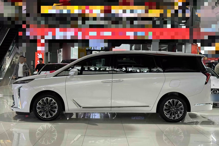 别克GL8 2025款 陆尊 尊享版车身外观6003